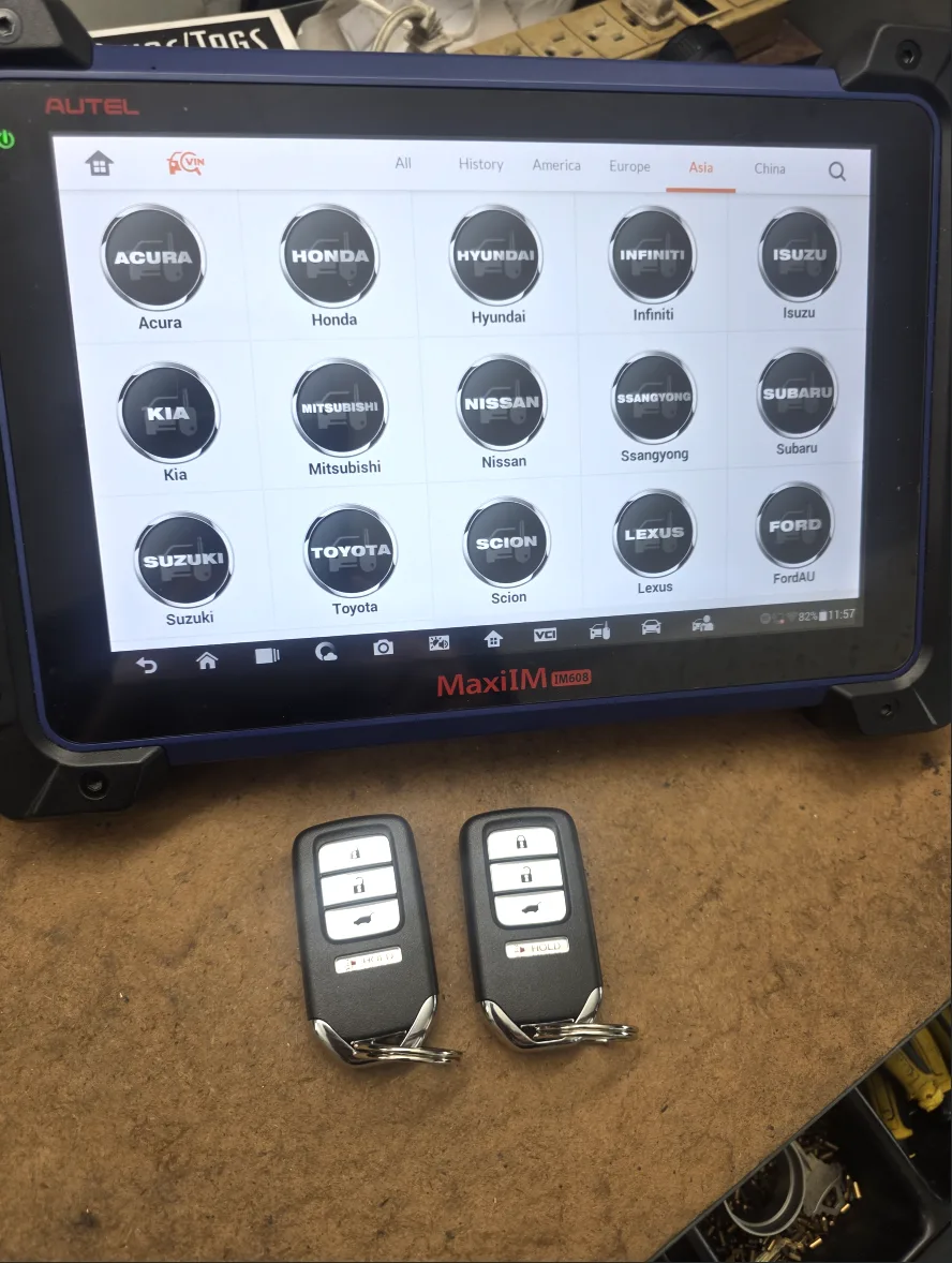Programming Honda smart key fobs with an Autel key programmer in St. Petersburg, FL